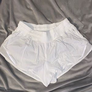 Lululemon hotty hot 2.5” lined shorts